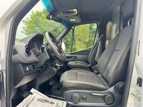 Used 2019 Mercedes-Benz Sprinter 1500 image 10