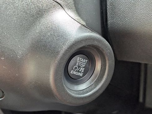Used 2025 RAM ProMaster 2500 FWD image 19