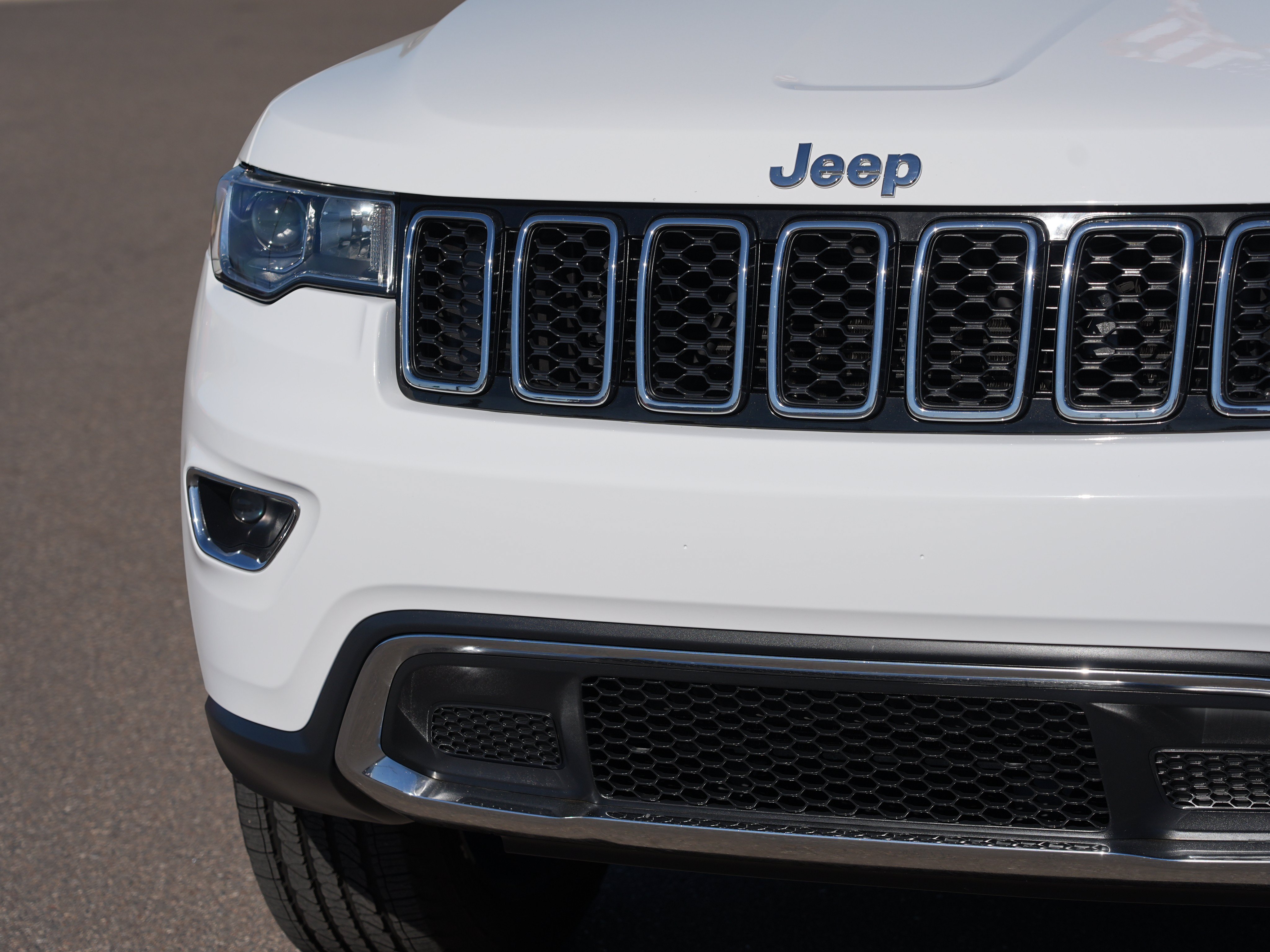 Used 2021 Jeep Grand Cherokee Limited AWD/4WD image 9