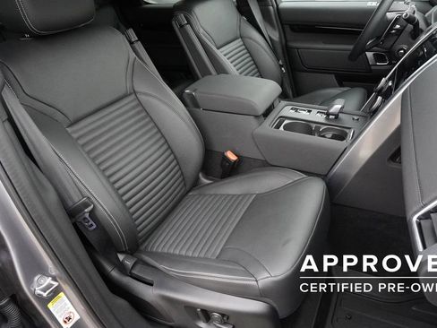 Used 2025 Land Rover Discovery S image 24