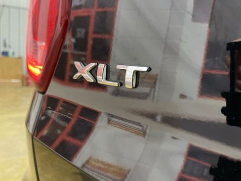 Used 2018 Ford Explorer XLT w/ Equipment Group 202A AWD/4WD image 32