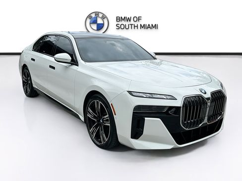 Used 2023 BMW 740i w/ Executive Package image 1