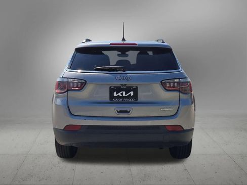 Used 2017 Jeep Compass Latitude w/ Popular Equipment Group FWD image 5