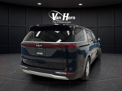 Used 2024 Kia Carnival LX image 7