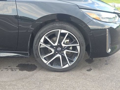 Used 2025 Nissan Sentra SR FWD image 4