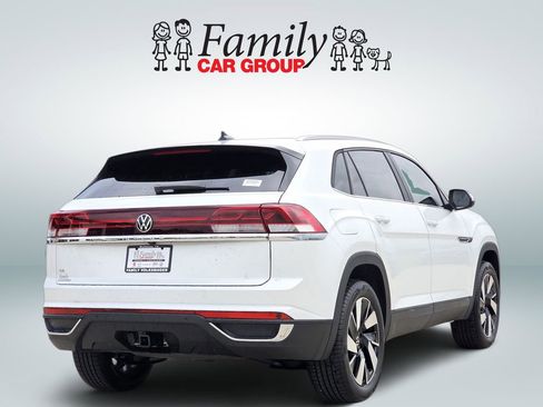 New 2026 Volkswagen Atlas Cross Sport SE FWD image 4