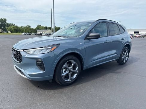 Used 2023 Ford Escape ST-Line w/ Tech Pack #1 AWD/4WD image 4