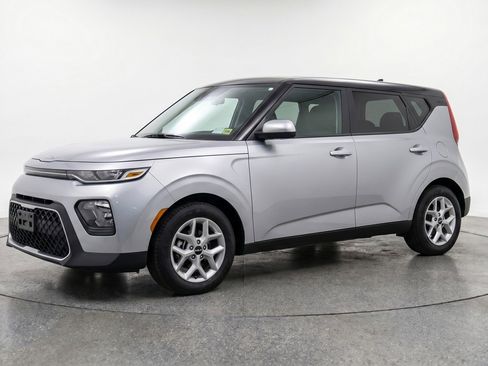 Used 2025 Kia Soul LX w/ LX Technology Package FWD image 3