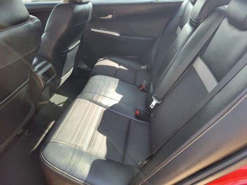 Used 2012 Toyota Camry SE FWD image 12