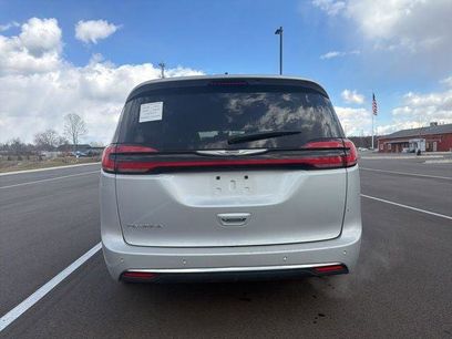 Used 2024 Chrysler Pacifica Touring-L