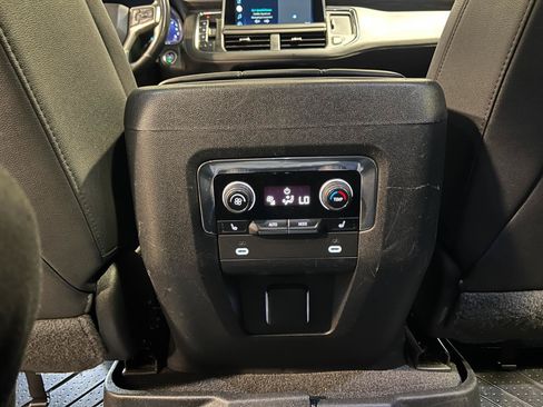 Used 2022 Chevrolet Tahoe Z71 w/ Luxury Package AWD/4WD image 30