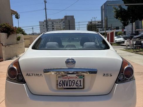 Used 2011 Nissan Altima 2.5 S w/ Convenience Pkg FWD image 3
