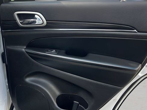 Used 2021 Jeep Grand Cherokee Limited image 25