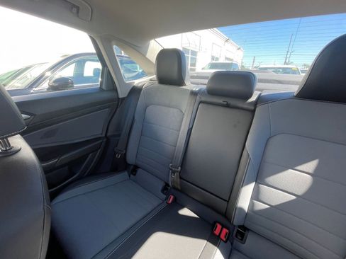 Used 2025 Volkswagen Jetta SE image 39