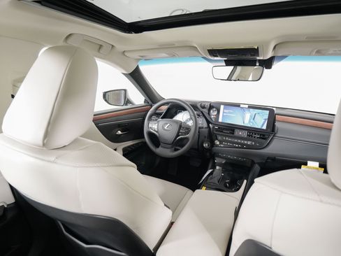 New 2025 Lexus ES 350 w/ Premium Package image 14