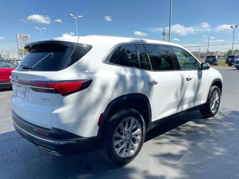 Used 2026 Buick Enclave Preferred FWD image 5