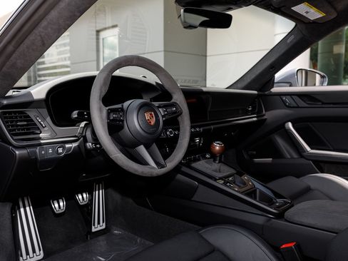 Used 2026 Porsche 911 Carrera T RWD image 40