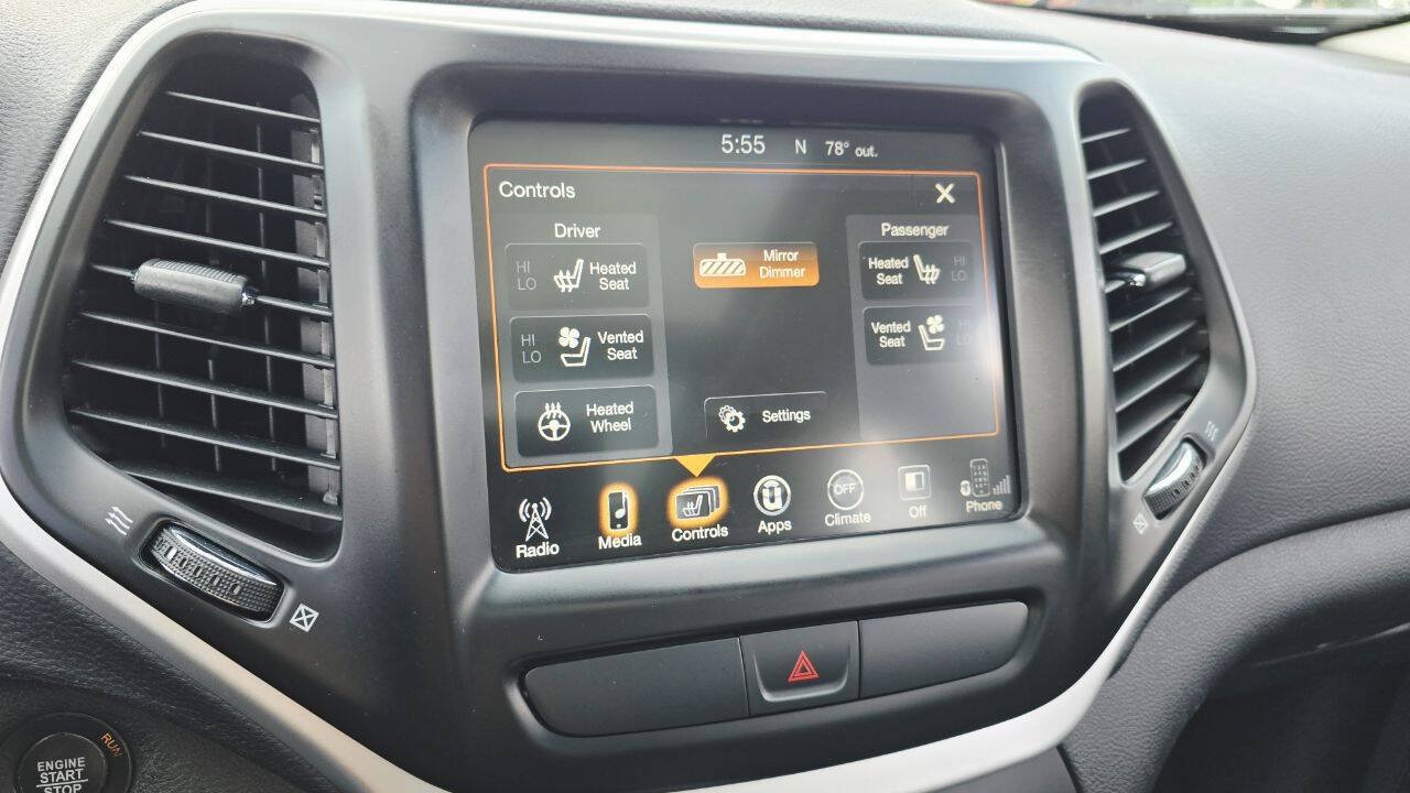 Used 2018 Jeep Cherokee Trailhawk AWD/4WD image 18