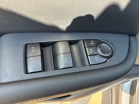 Used 2026 Buick Enclave Preferred w/ Power Package FWD image 8