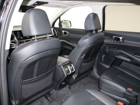 Used 2025 Kia Sorento EX w/ Panoramic Sunroof Package image 24