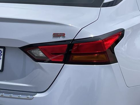 Used 2023 Nissan Altima 2.5 SR w/ SR Premium Package FWD image 6