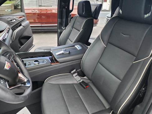 Used 2023 Cadillac Escalade Premium Luxury image 7