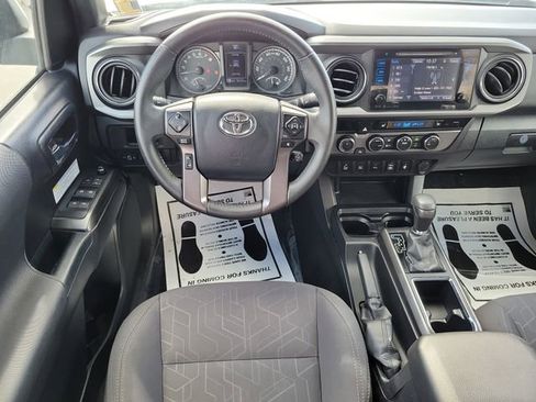 Used 2017 Toyota Tacoma TRD Off-Road w/ Premium & Technology Package image 13