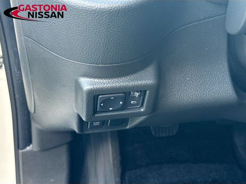 Used 2010 Nissan Cube 1.8 w/ Interior Designer Pkg FWD image 11