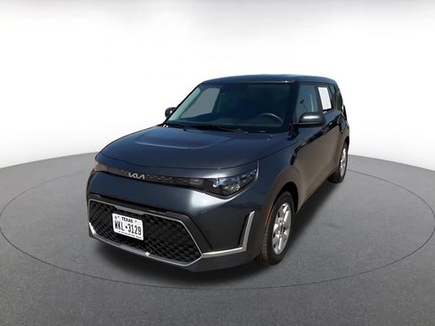 Used 2025 Kia Soul LX w/ LX Technology Package FWD image 7