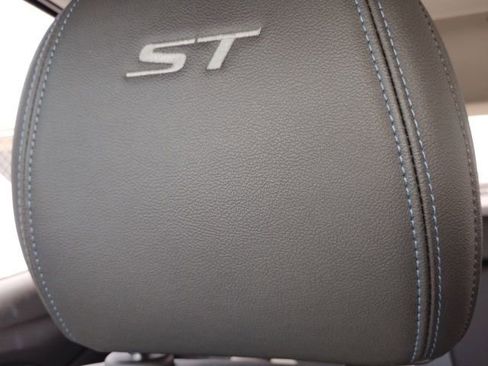 Used 2025 Buick Encore GX Sport Touring w/ Experience Buick Package FWD image 3