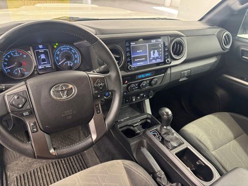 Used 2021 Toyota Tacoma TRD Sport w/ Technology Package AWD/4WD image 8