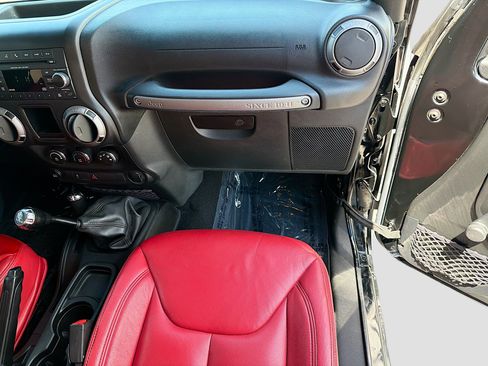 Used 2017 Jeep Wrangler Sport w/ Connectivity Group AWD/4WD image 16