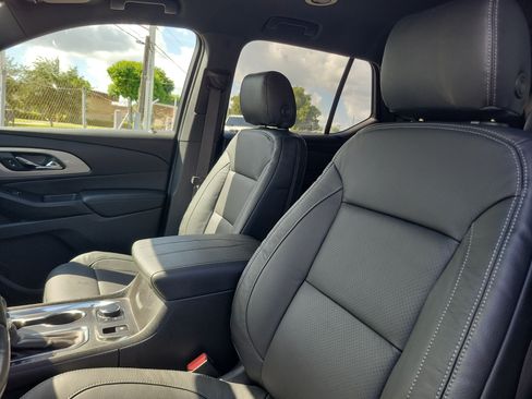 Used 2022 Chevrolet Traverse LT FWD image 11