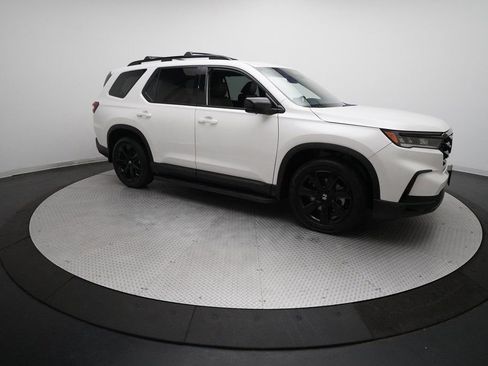 Certified 2025 Honda Pilot Black Edition image 34