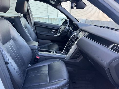 Used 2018 Land Rover Discovery Sport HSE image 31