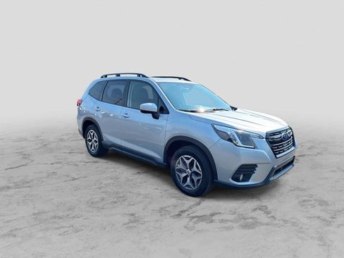 Used 2023 Subaru Forester Premium AWD/4WD image 2