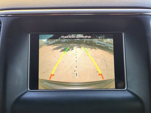 Used 2020 Jeep Grand Cherokee Laredo image 7