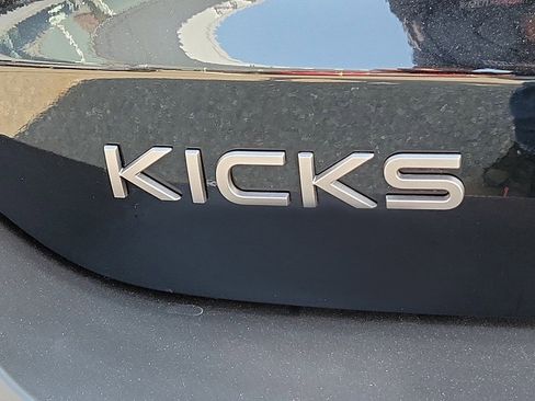 New 2025 Nissan Kicks SR w/ SR Premium Package AWD/4WD image 7