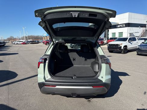 Used 2025 Chevrolet Equinox LT w/ Convenience Package II image 32