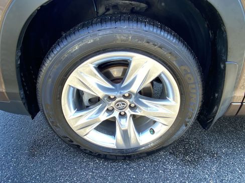 Used 2017 Toyota Highlander Limited image 17