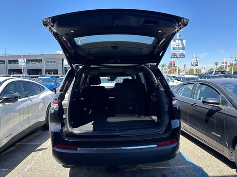 Used 2024 Jeep Grand Cherokee L Limited w/ Luxury Tech Group II AWD/4WD image 6