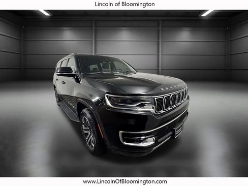 Used 2024 Jeep Wagoneer L Series II w/ Flexible Seating Group image 10