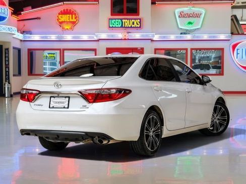 Used 2016 Toyota Camry SE FWD image 3