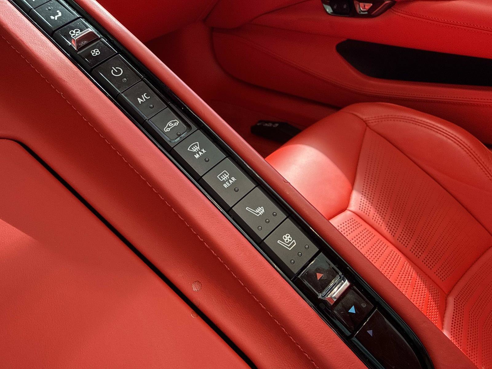 Used 2023 Chevrolet Corvette Stingray Premium Conv w/ Stealth Interior Trim Package RWD image 31