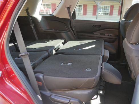 Certified 2024 Nissan Pathfinder SV image 24