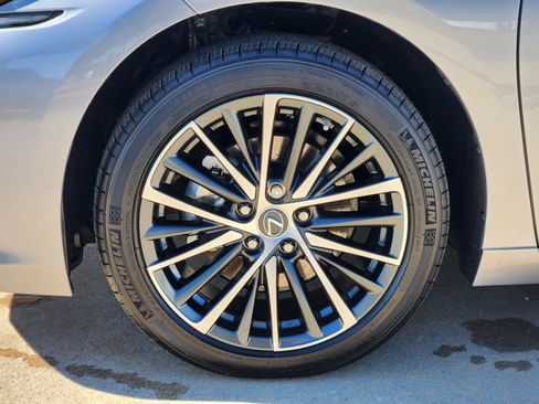 New 2025 Lexus ES 350 w/ Premium Package image 6