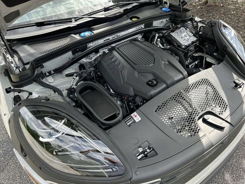 Certified 2025 Porsche Macan image 22