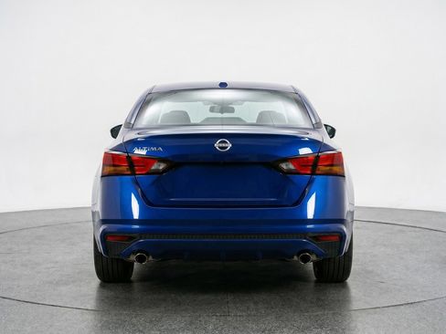 Used 2025 Nissan Altima 2.5 SV FWD image 7