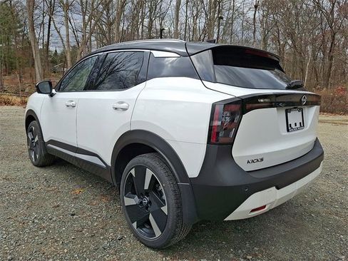 Used 2025 Nissan Kicks SR image 13