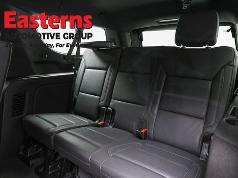 Used 2025 Chevrolet Suburban Z71 AWD/4WD image 28